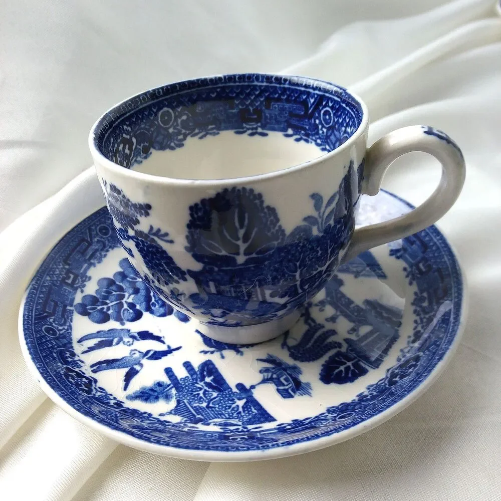 WOOD & SONS ENGLAND BLUE WILLOW TEACUP & SAUCER SET OF 8
